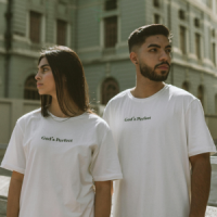 Why Plain Unisex T-Shirts Are Perfect for Customization and Printing in the UK